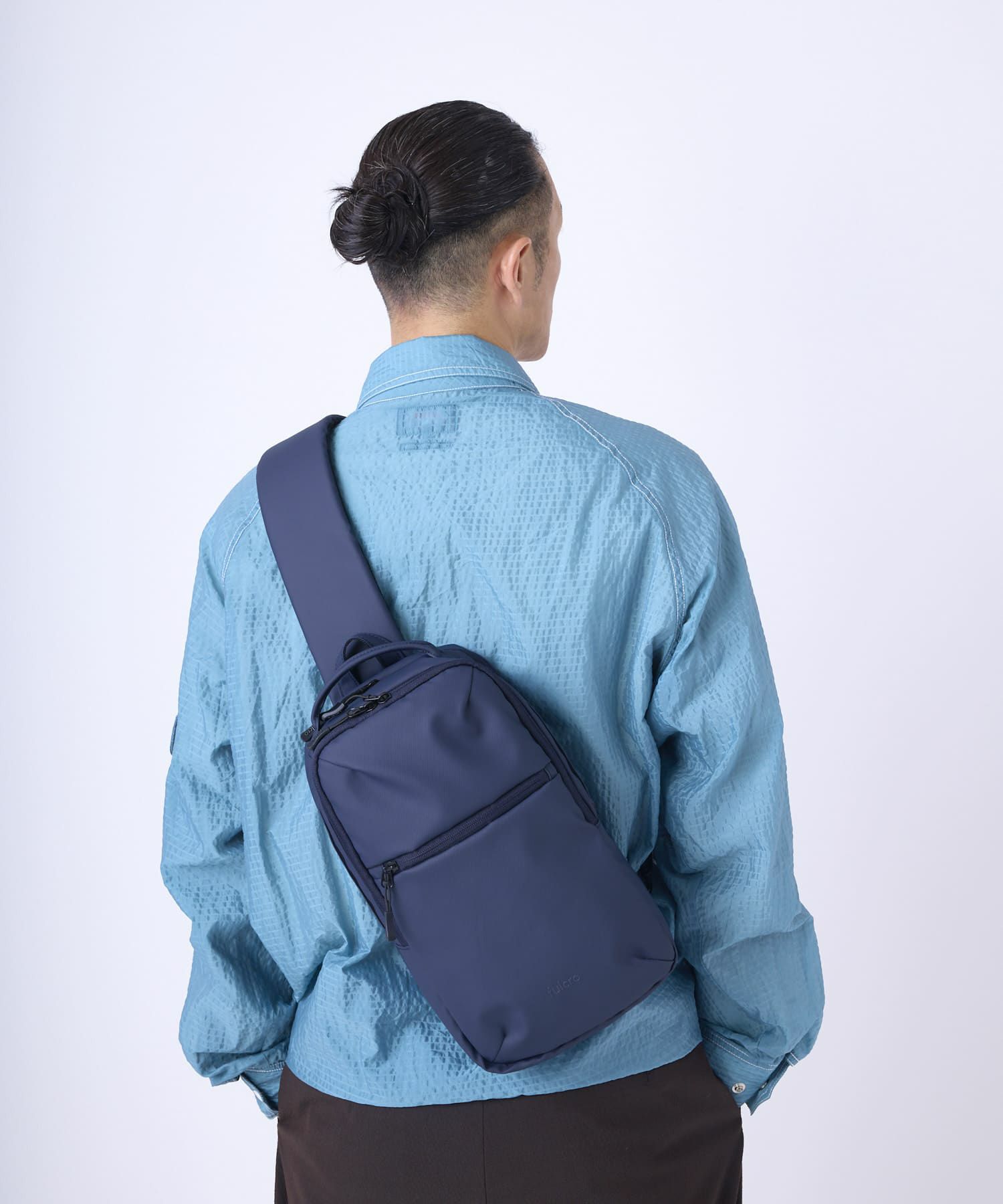 fulcro クロスボディバッグ 耐水 A5収納 Explorer fia-3022 ダークネイビー