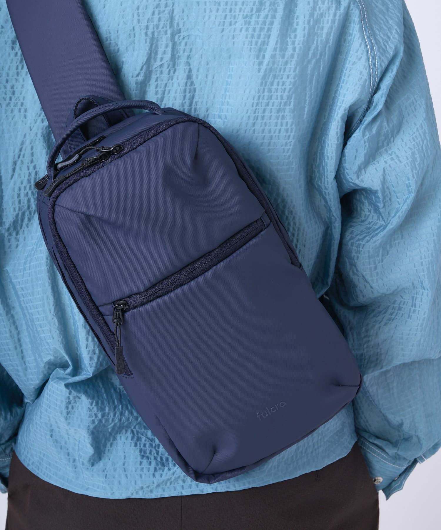 fulcro クロスボディバッグ 耐水 A5収納 Explorer fia-3022 ダークネイビー