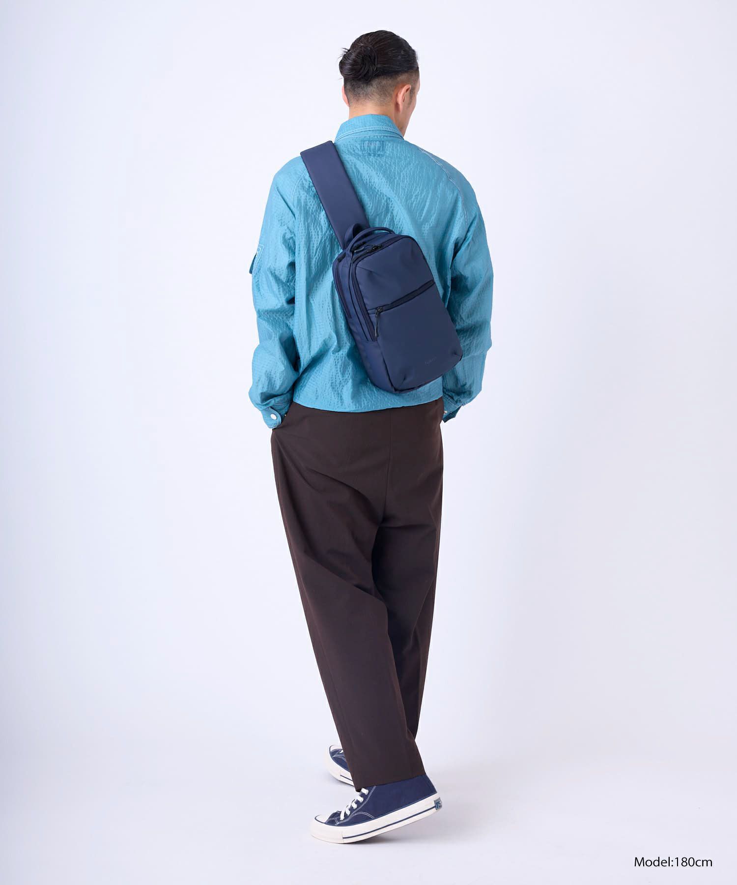 fulcro クロスボディバッグ 耐水 A5収納 Explorer fia-3022 ダークネイビー